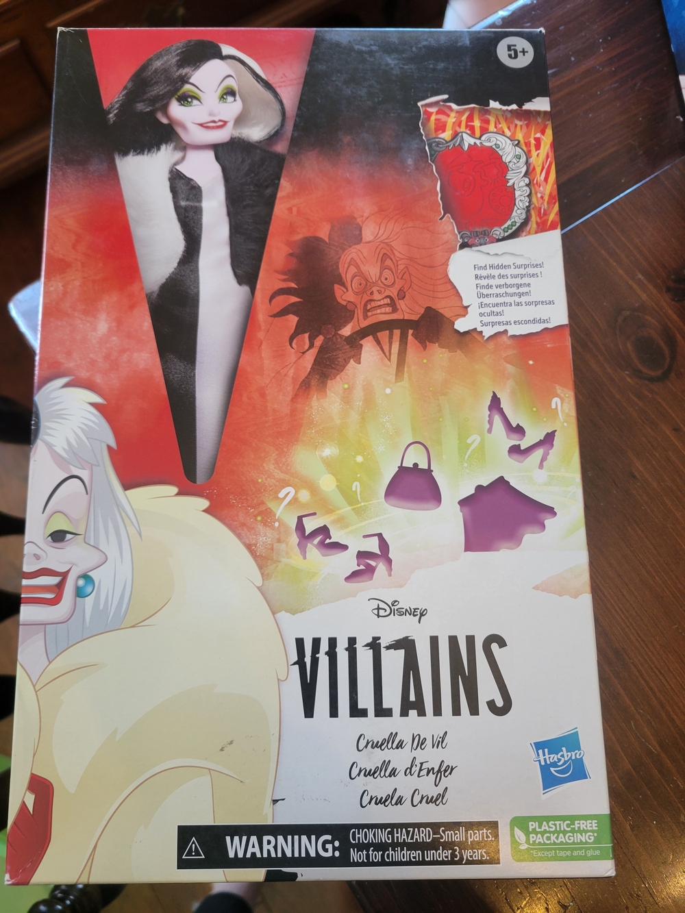 Disney Cruella De Vil, Villains, Surprise Fashion Doll! NIB